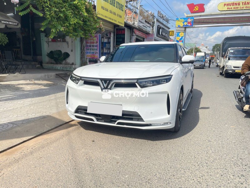 Vinfast VF9 Plus 2024 - Trắng - 3v5km-  Thuê pin