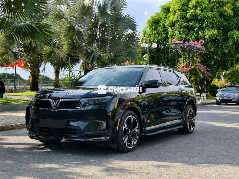 VF9 Plus 2025 - Đen - 1v7km - trần thép 7 ghế