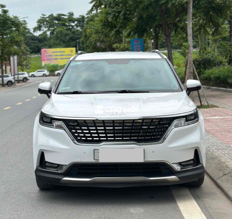 Kia Carnival 2024 Premium 2.2D 7S - 48000 km