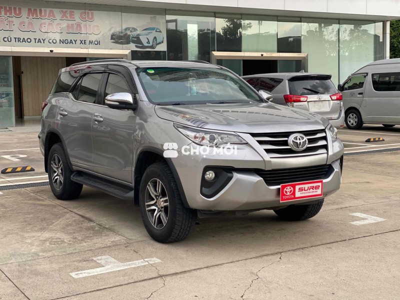 Toyota Fortuner 2017 2.4G MT Bạc