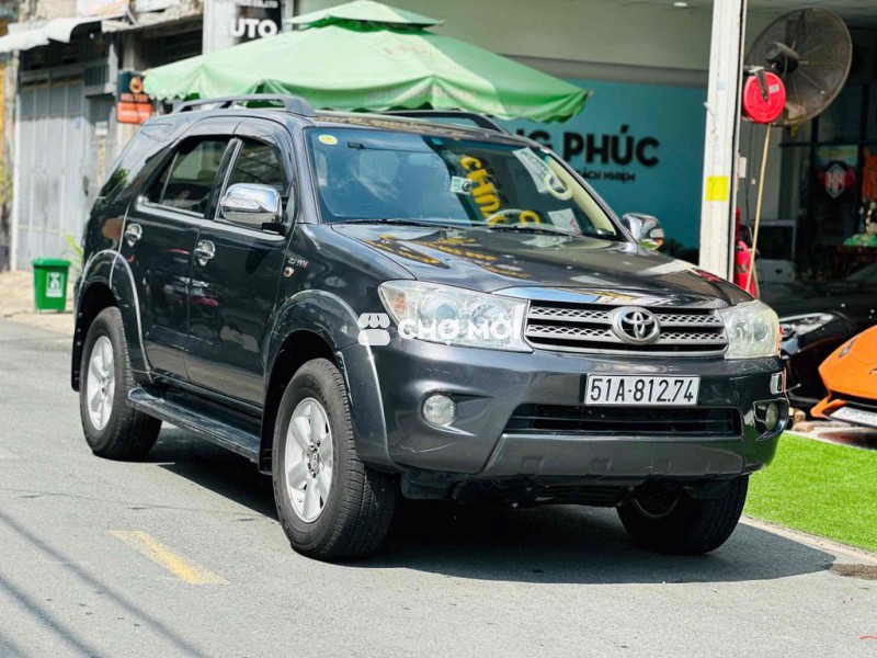 Toyota Fortuner 2.7V 4x4  Xám ghi Model 2012
