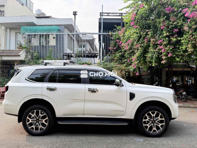 ✅Bán Xe Gia Đình Everest Titanium Lướt 15.900km