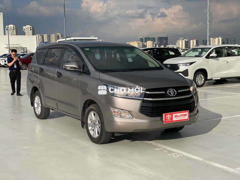 Toyota Innova 2.0E 2019 Số sàn Đồng ánh kim