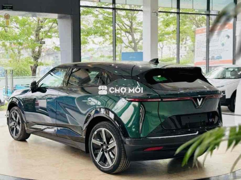 VINFAST VF7 - TRẢ TRƯỚC 70 TRIỆU - GIAO NGAY