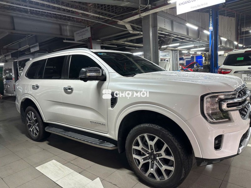 Ford Everest Titanium 2024, lướt 16.000km, vay 75%