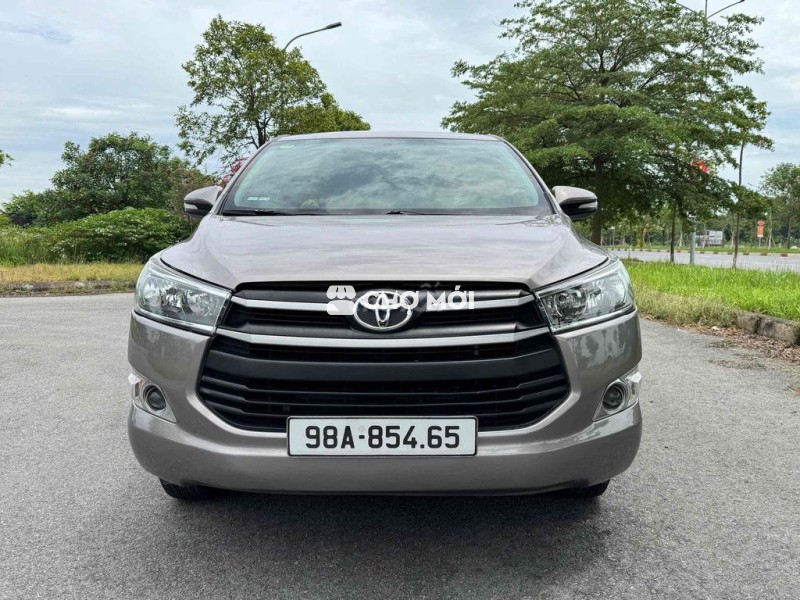 Toyota Innova 2018 Số sàn 8 chỗ Nâu