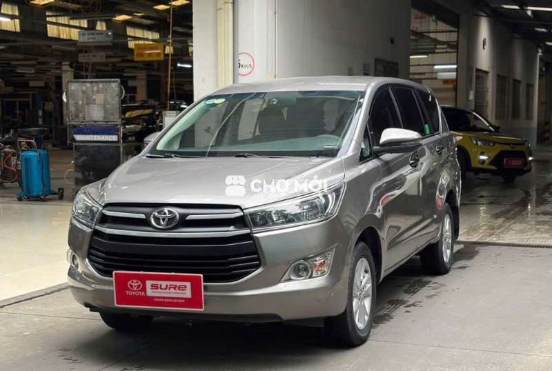 Toyota Innova 2.0E MT 2018 Số sàn Đồng