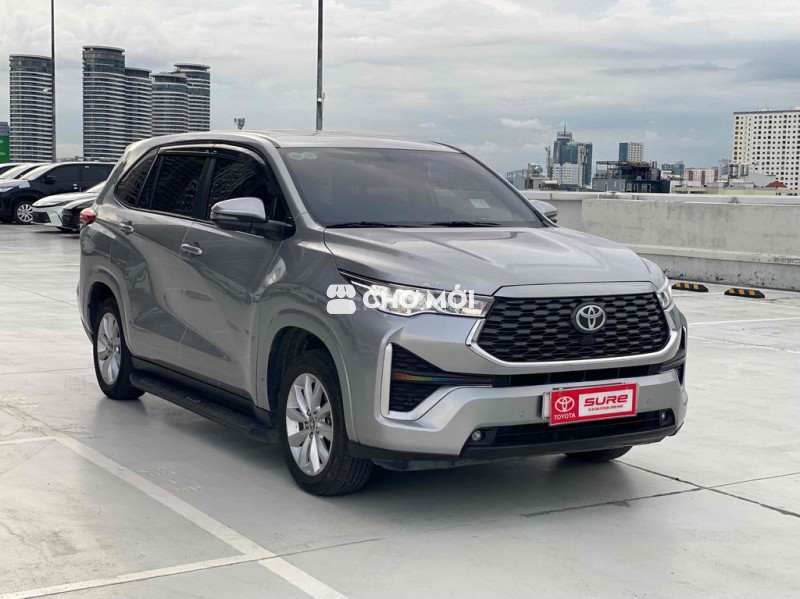 Toyota Innova Cross 2.0V 2024 Bạc 22.000 km
