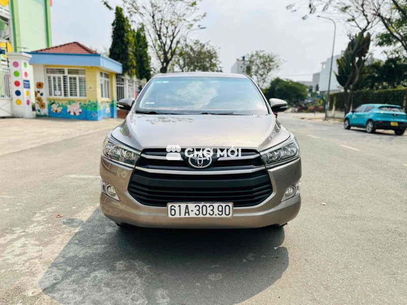 Toyota Innova 2016 G Tự động 7 chỗ màu Nâu